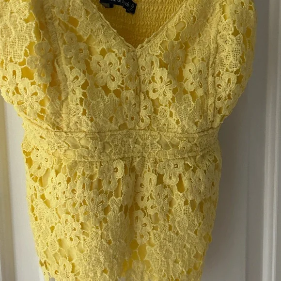 Abercrombie & Fitch Golden Yellow Lace Floral Camisole - Picture 4 of 6